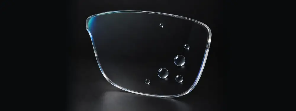 Clear lens with anti-reflective coating and round water droplets beading on the hydrophobic coating