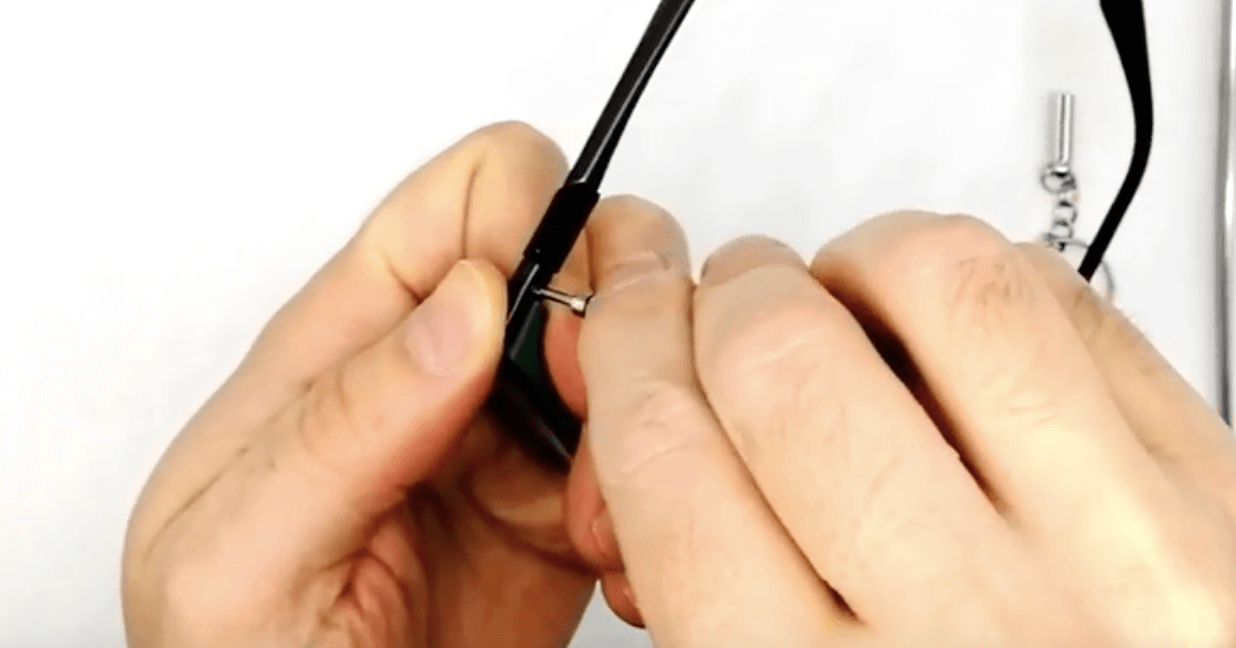 How to install Ray-Ban 7017 arms/temples – step 2