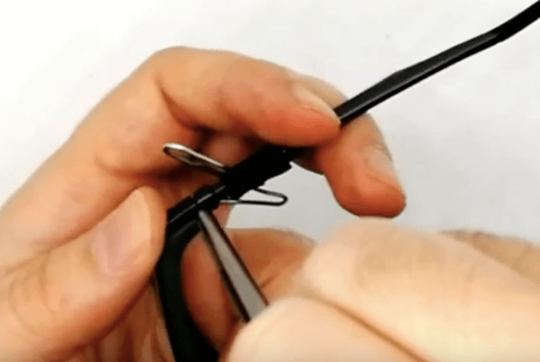 How to install Ray-Ban 7017 arms/temples – step 4